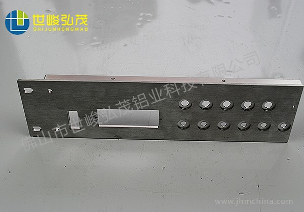 汽車(chē)功放面板深加工鋁型材